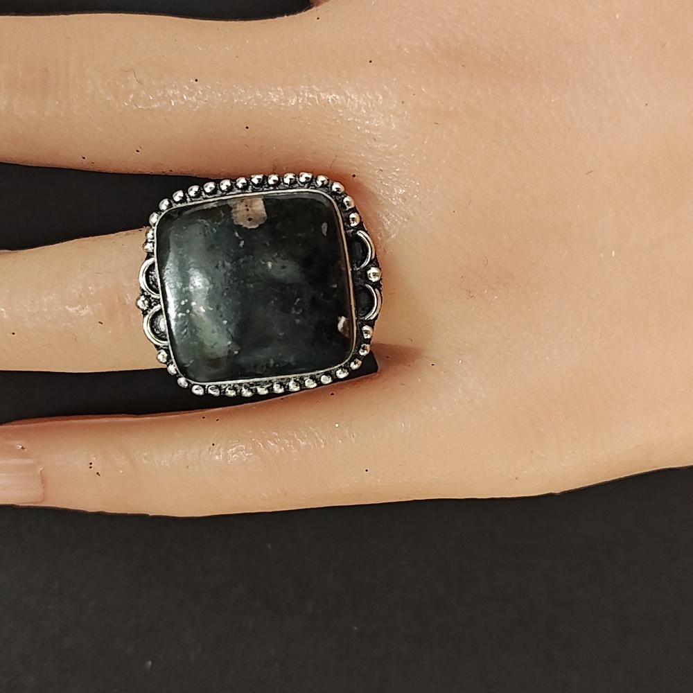 Ghost Crystal (Quartz) Gemstone Ring - Size 6 1/4 - Picture 7 of 8